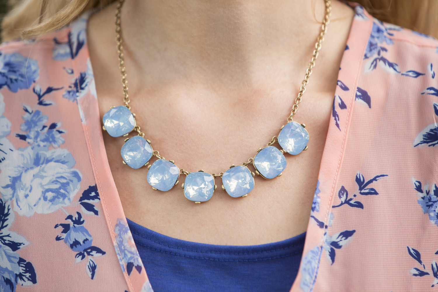 blue necklace – nurnberg product photography